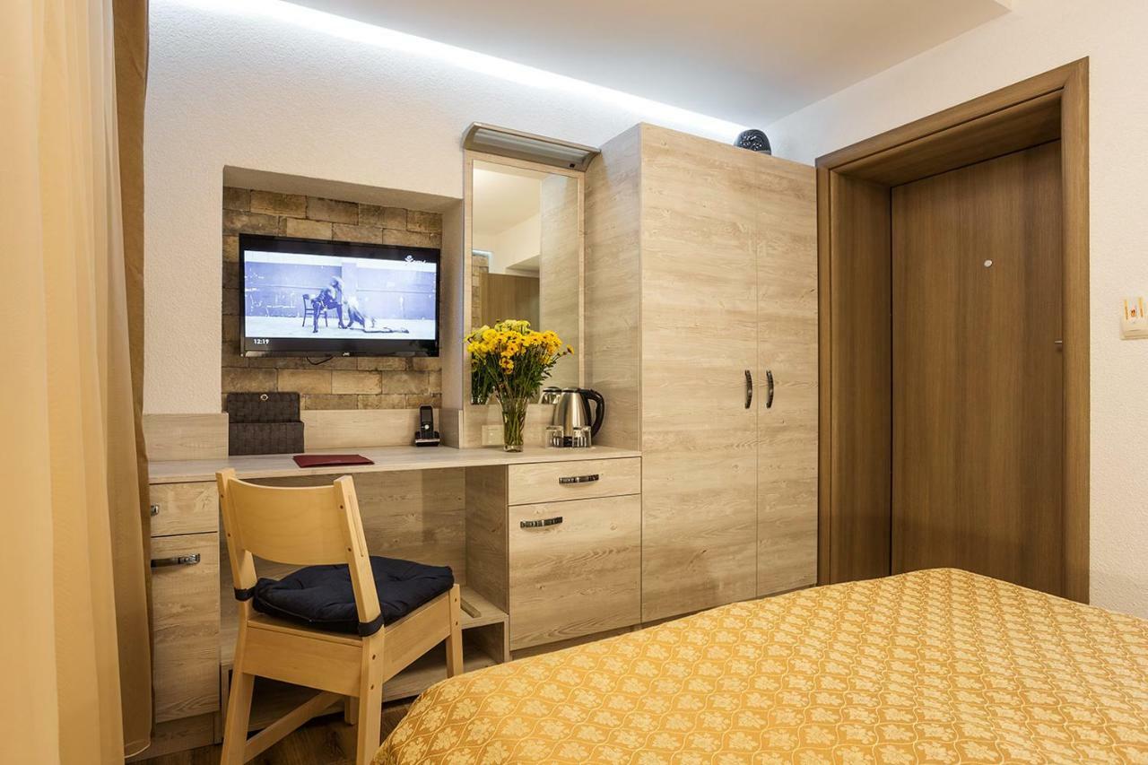 Hotel Place By Hmg