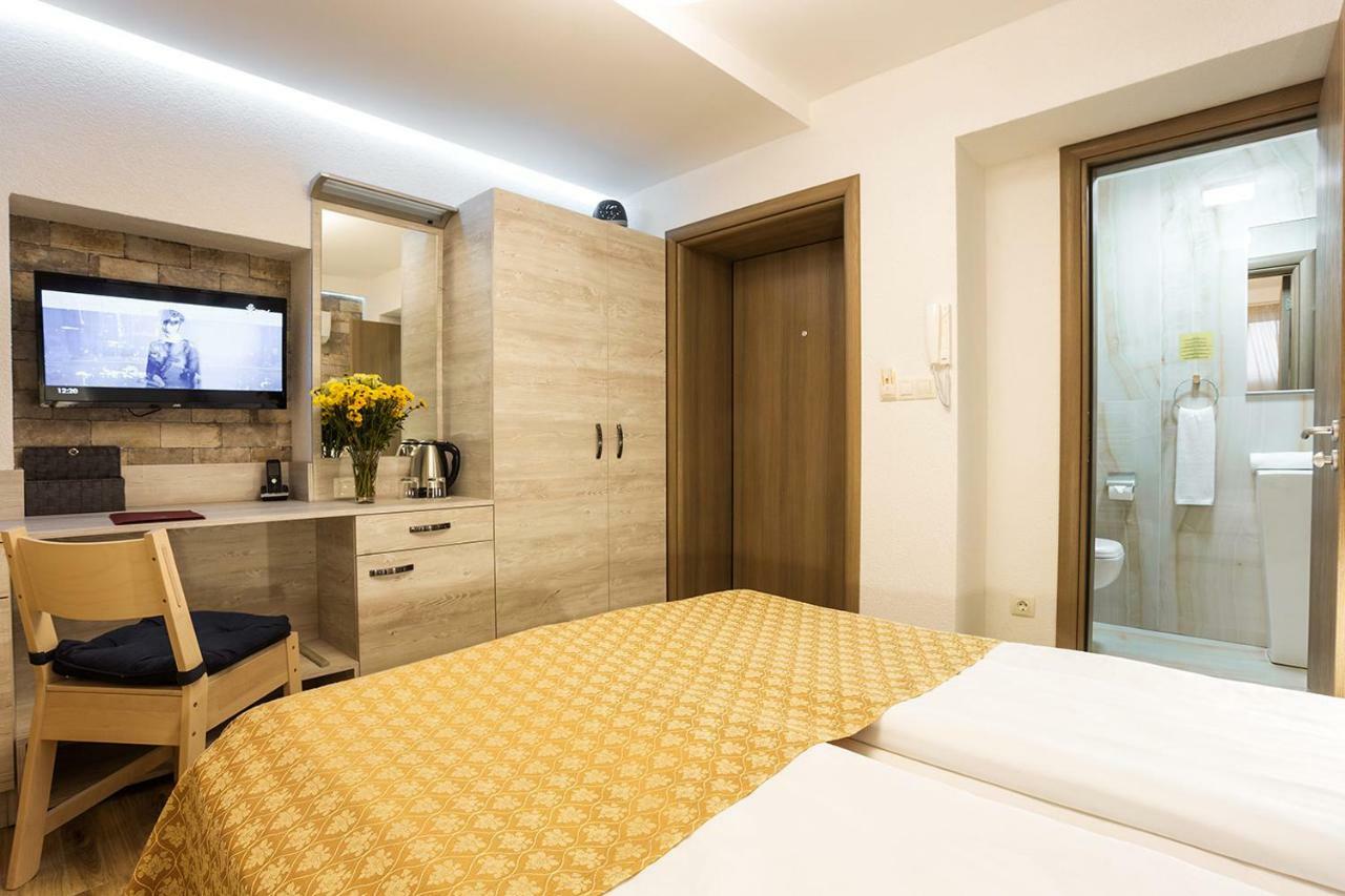 Place By Hmg Hotel